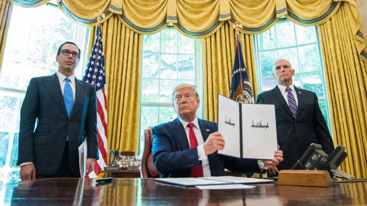 Donald Trump amenaza con sanciones a los países que compren petróleo de Irán