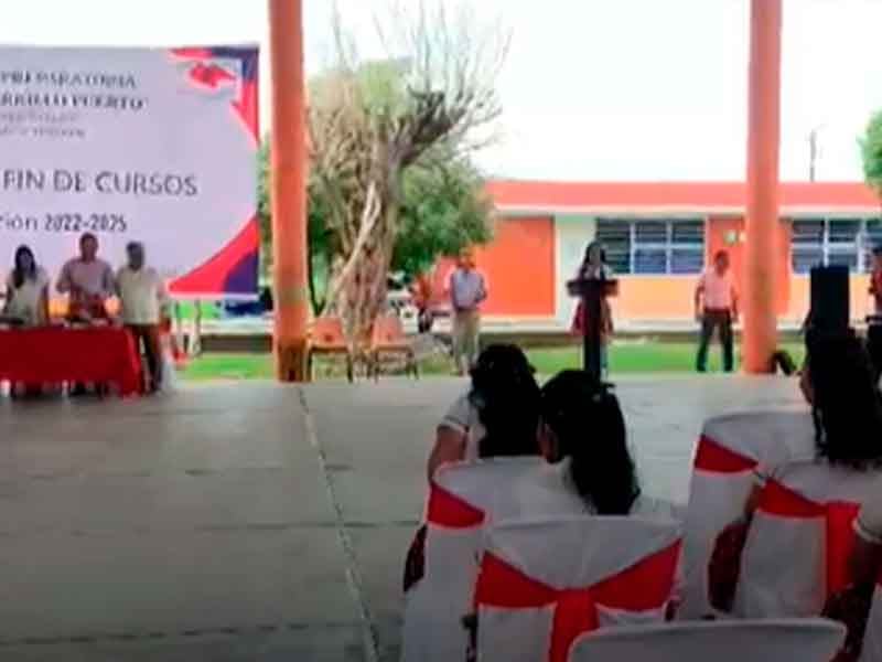 Estudiante de preparatoria denuncia acoso durante graduación en Chiapas