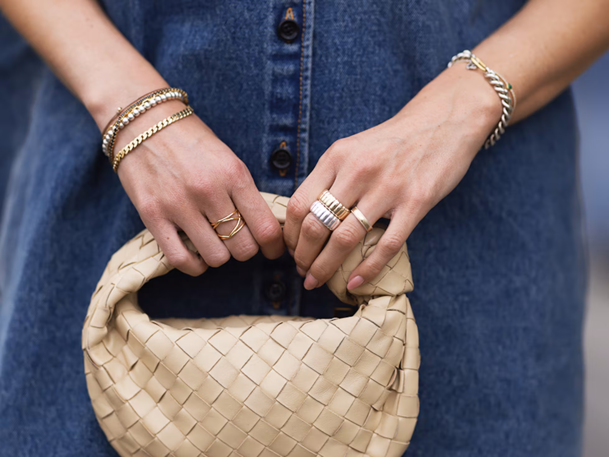 Los accesorios que transforman tu look en 2025