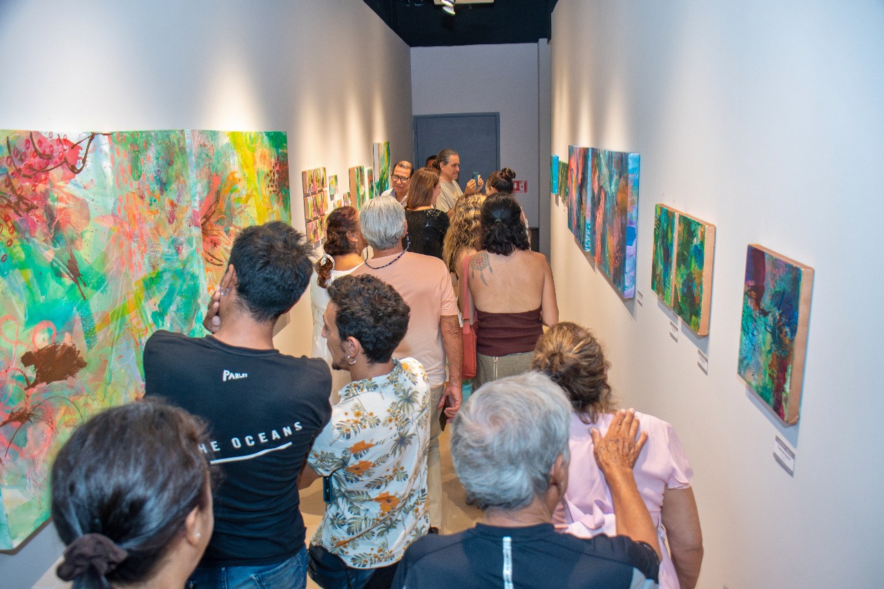 Inaugura la FPMC exposición pictórica “Alma de Agua”, de la artista Leydi Marí, “Hilariana”