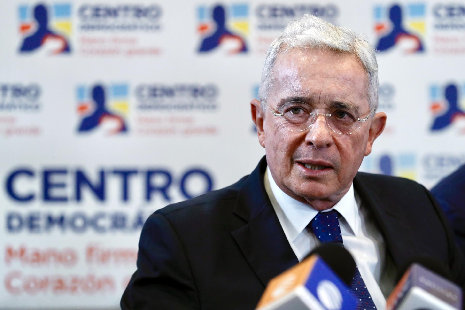 Expresidente colombiano Uribe condena asesinato de Charlie Kirk y envía su apoyo a Trump