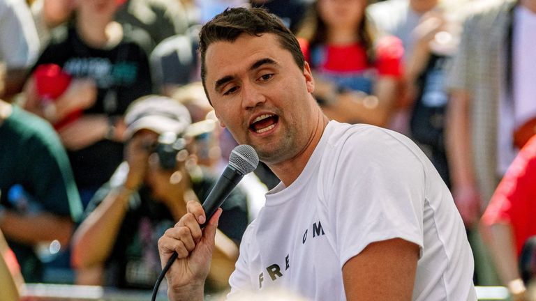 Trump ordena ondear a media asta las banderas del país por el asesinato de Charlie Kirk
