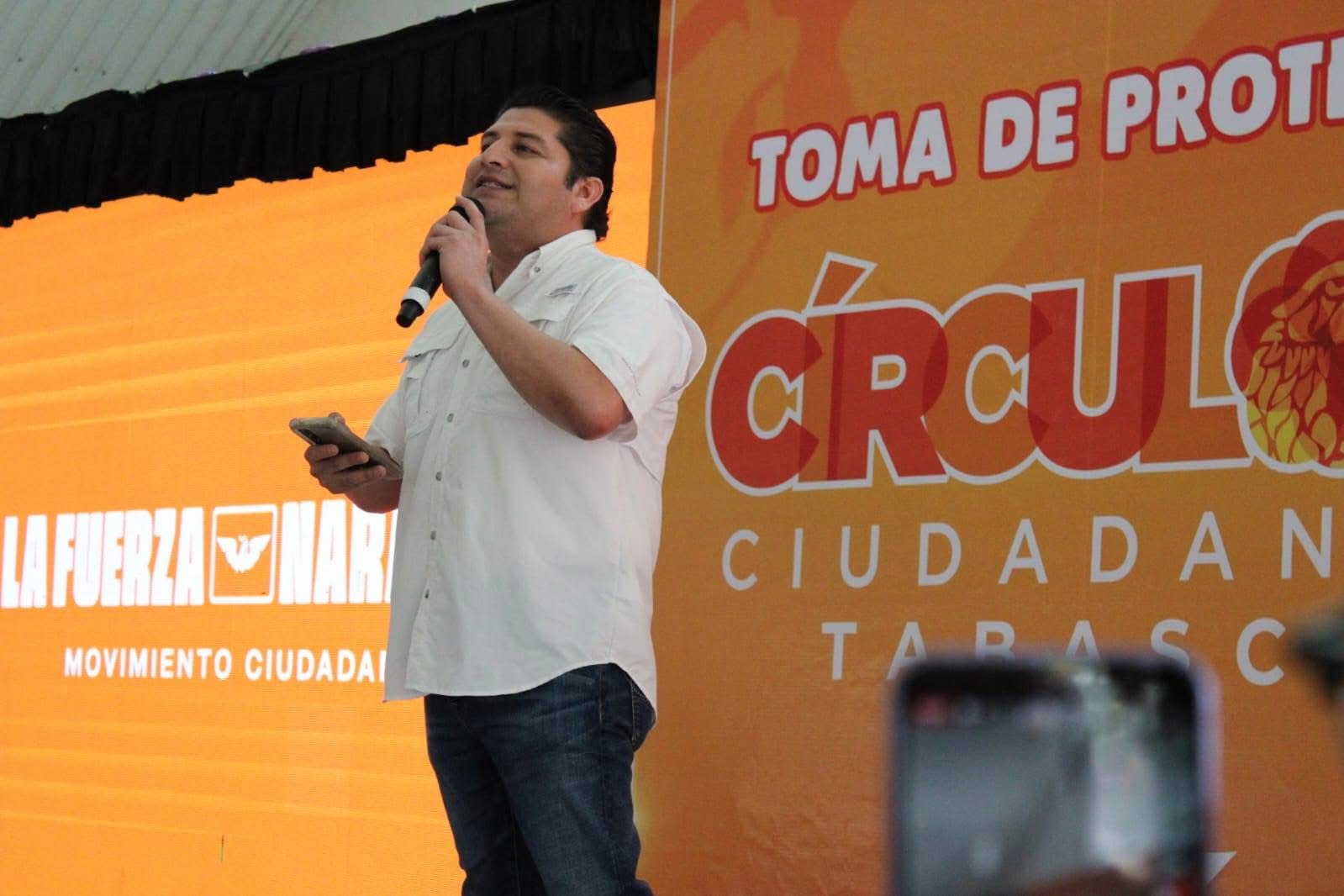 Tacotalpa adelanta parte del aguinaldo a trabajadores