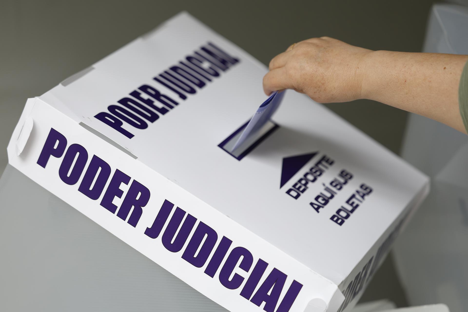 Tribunal Electoral revoca multas por acordeones en elección judicial