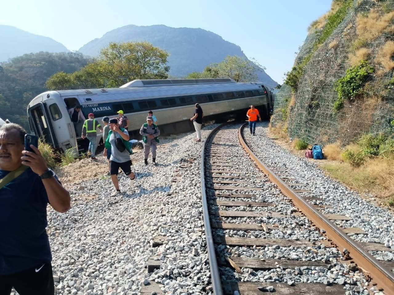 Sheinbaum se reúne con familiares de víctimas tras descarrilamiento del Tren Interoceánico