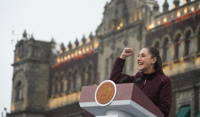 Sheinbaum encabeza entrega gratuita de libros de la colección “25 para el Veinticinco”, a jóvenes de 15 a 30 años de Latinoamérica