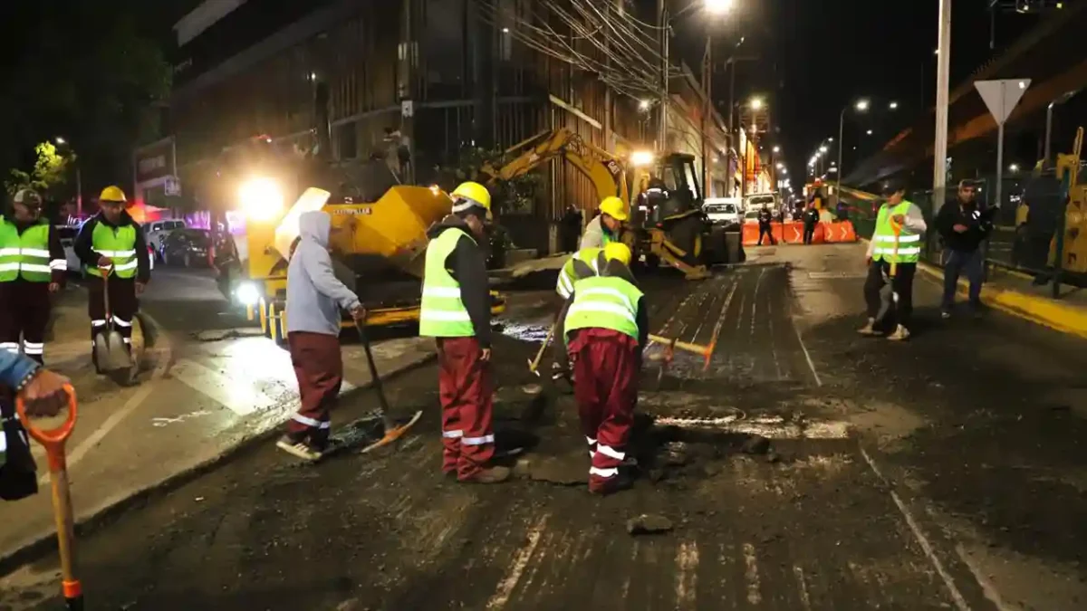 Repavimentan carriles laterales de Periférico Sur