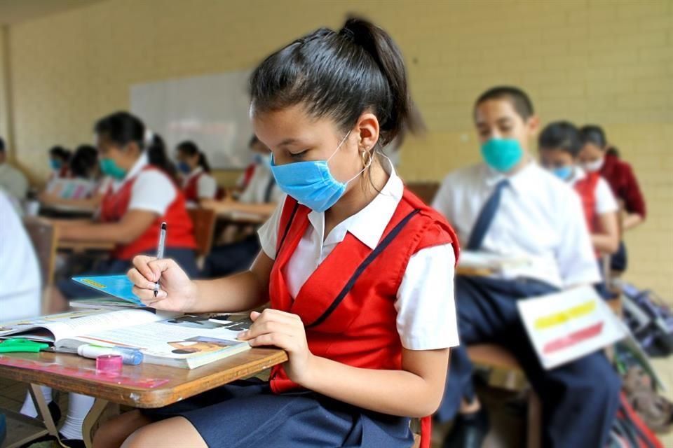 Escuelas retoman uso de cubrebocas para prevenir enfermedades respiratorias