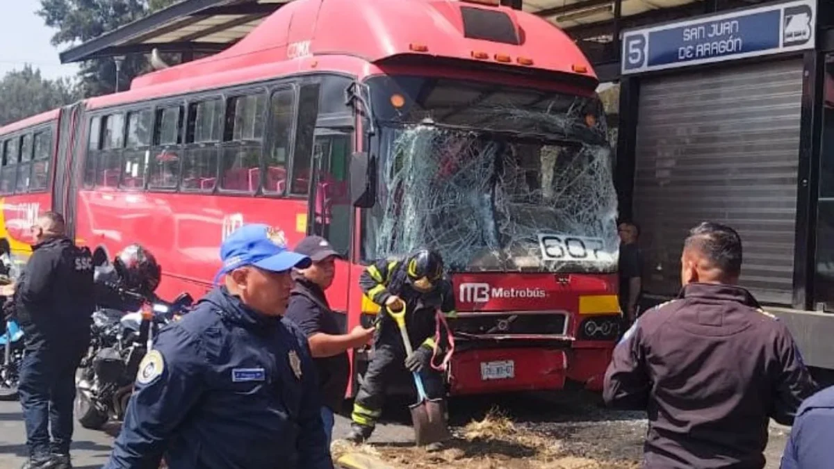 Choque en Línea 5 del Metrobús deja 15 lesionados