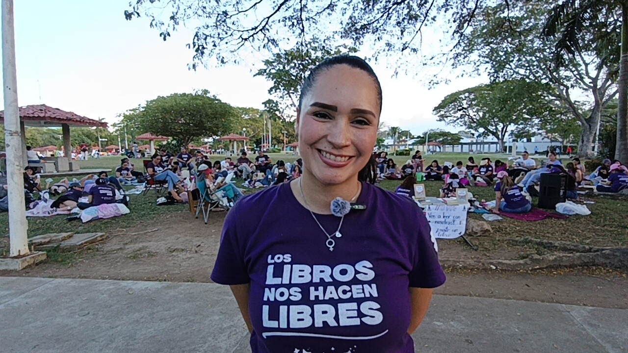 Club “La Mafia de Leer” realiza protesta pacífica con lectura por el 8M