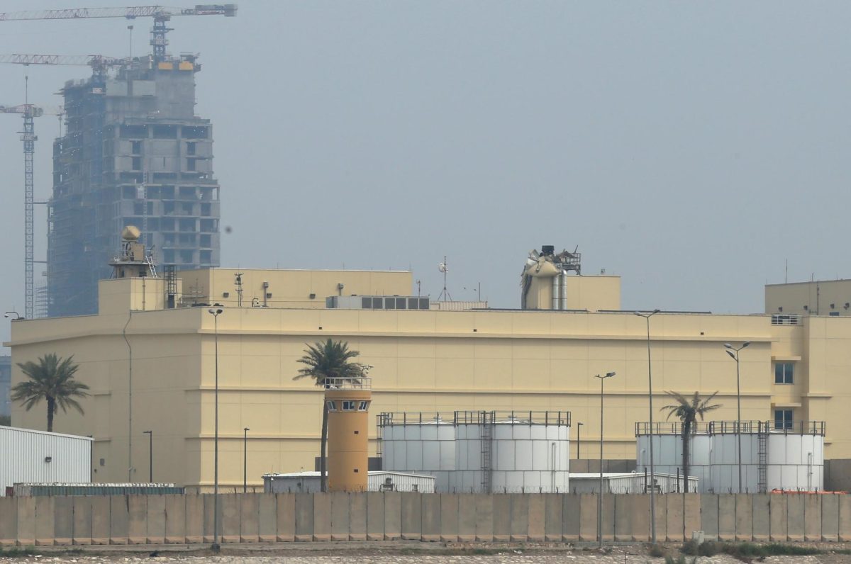 La embajada estadounidense en Bagdad recibe el impacto de un dron que provocó un incendio