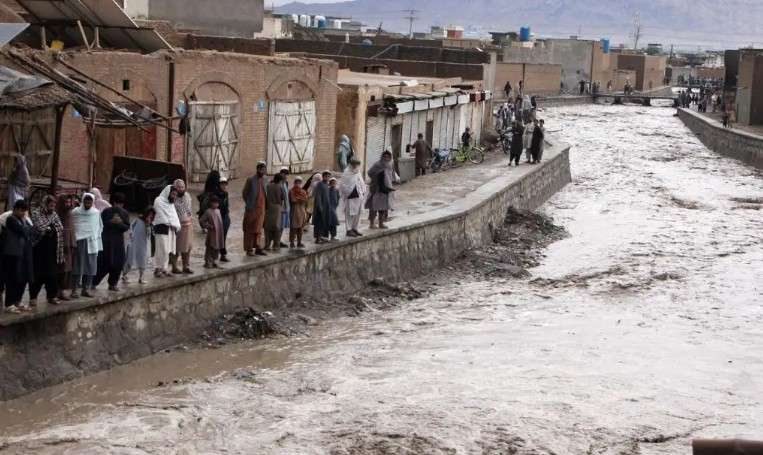 Lluvias e inundaciones dejan 77 muertos en Afganistán