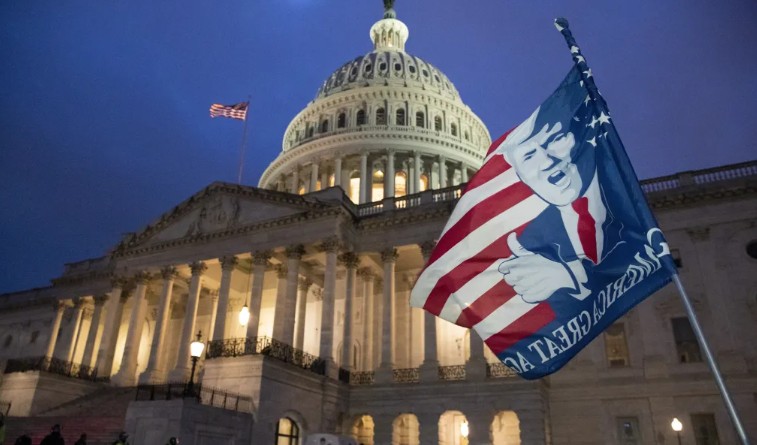 Trump pide anular condenas a líderes del asalto al Capitolio