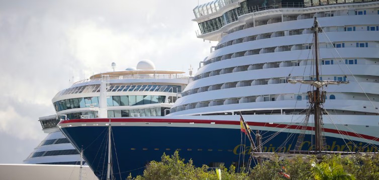 Mujer muere tras caer desde el balcón de un crucero en Estados Unidos