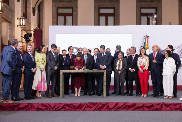 Sheinbaum impulsa uso de acero mexicano en obra pública