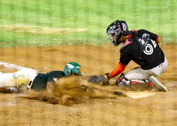 Leones dejan en el terreno a Piratas con dramático cierre