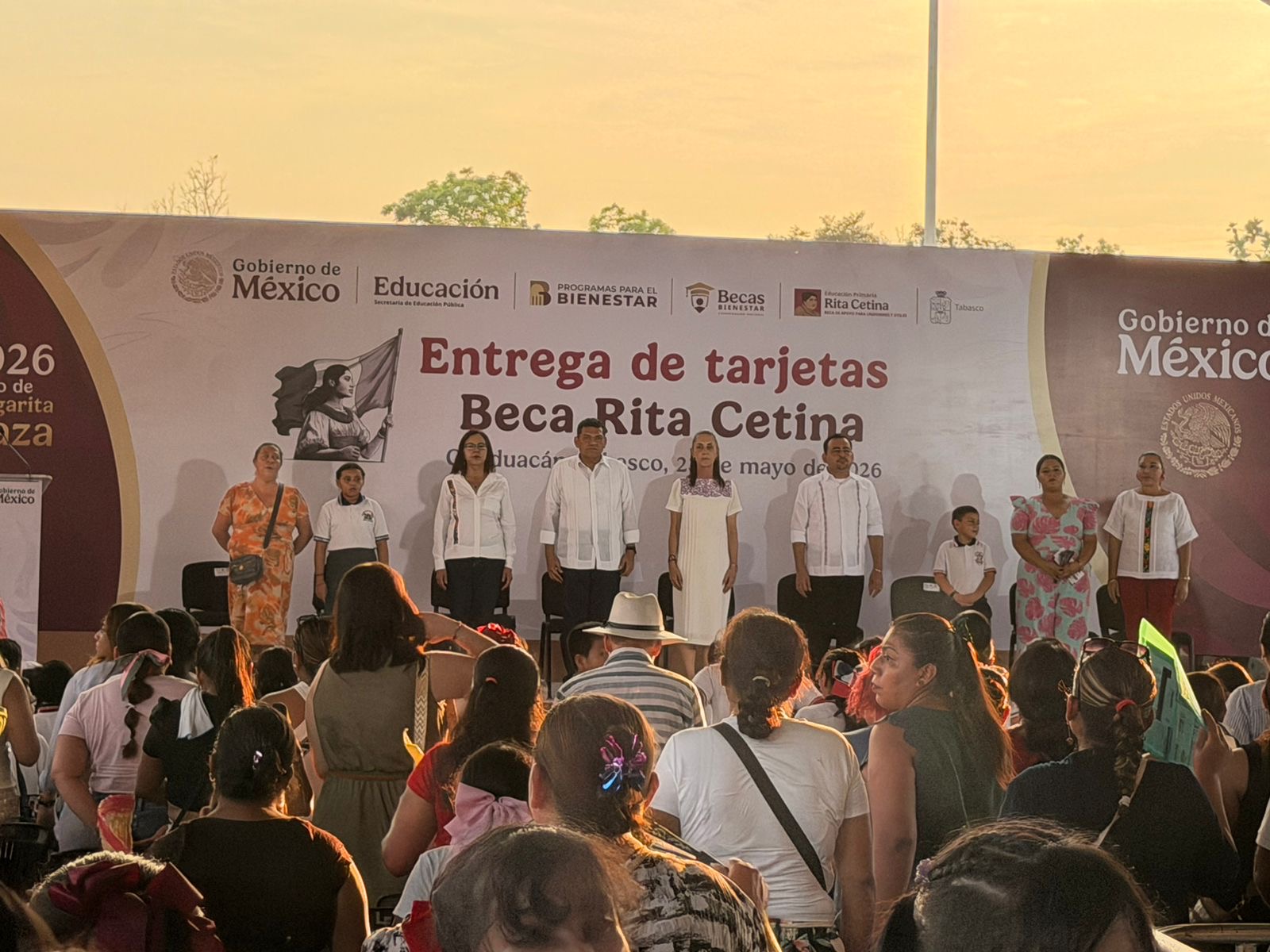 Educación pública y becas universales: presidenta reafirma apoyo a estudiantes y familias mexicanas