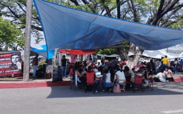 CNTE toma oficinas en Chiapas y mantiene paro indefinido