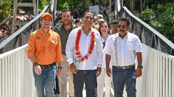 Modernizan centro de salud y entregan nuevo puente en Chiapas