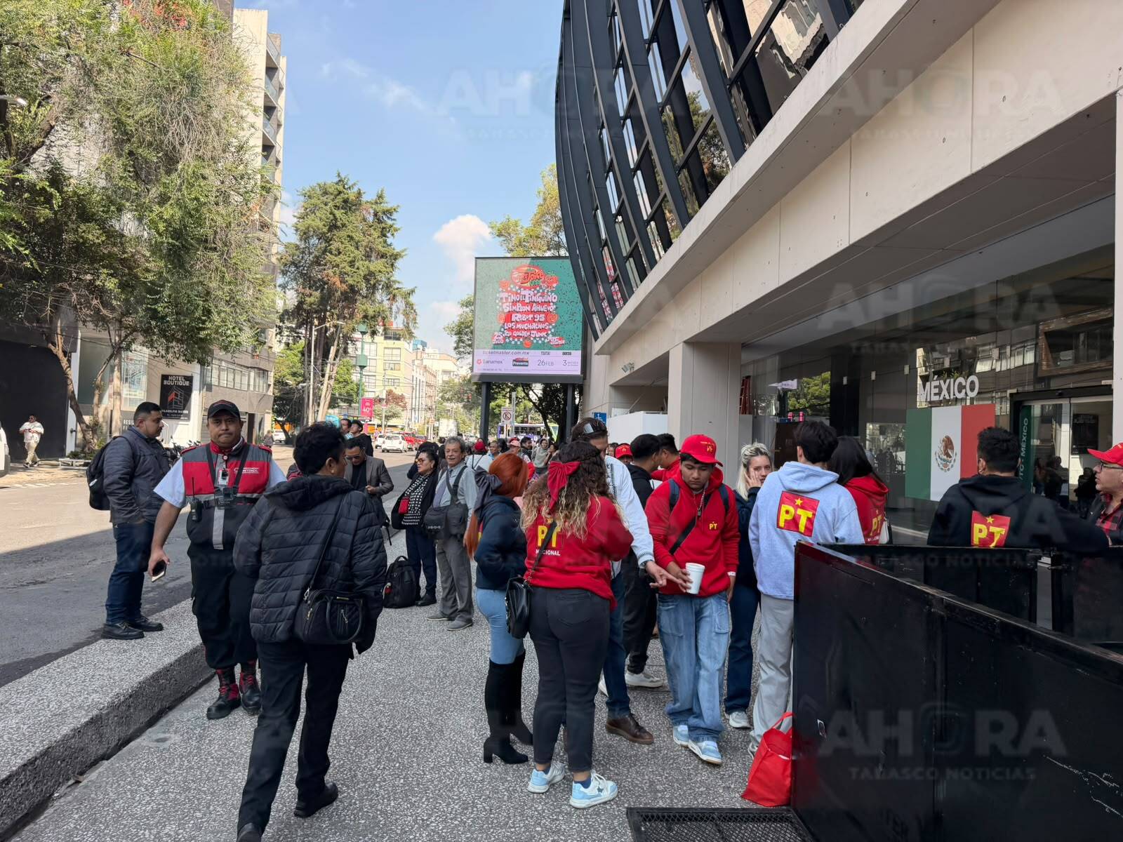 Morena arranca registro de aspirantes para las 17 gubernaturas de 2027