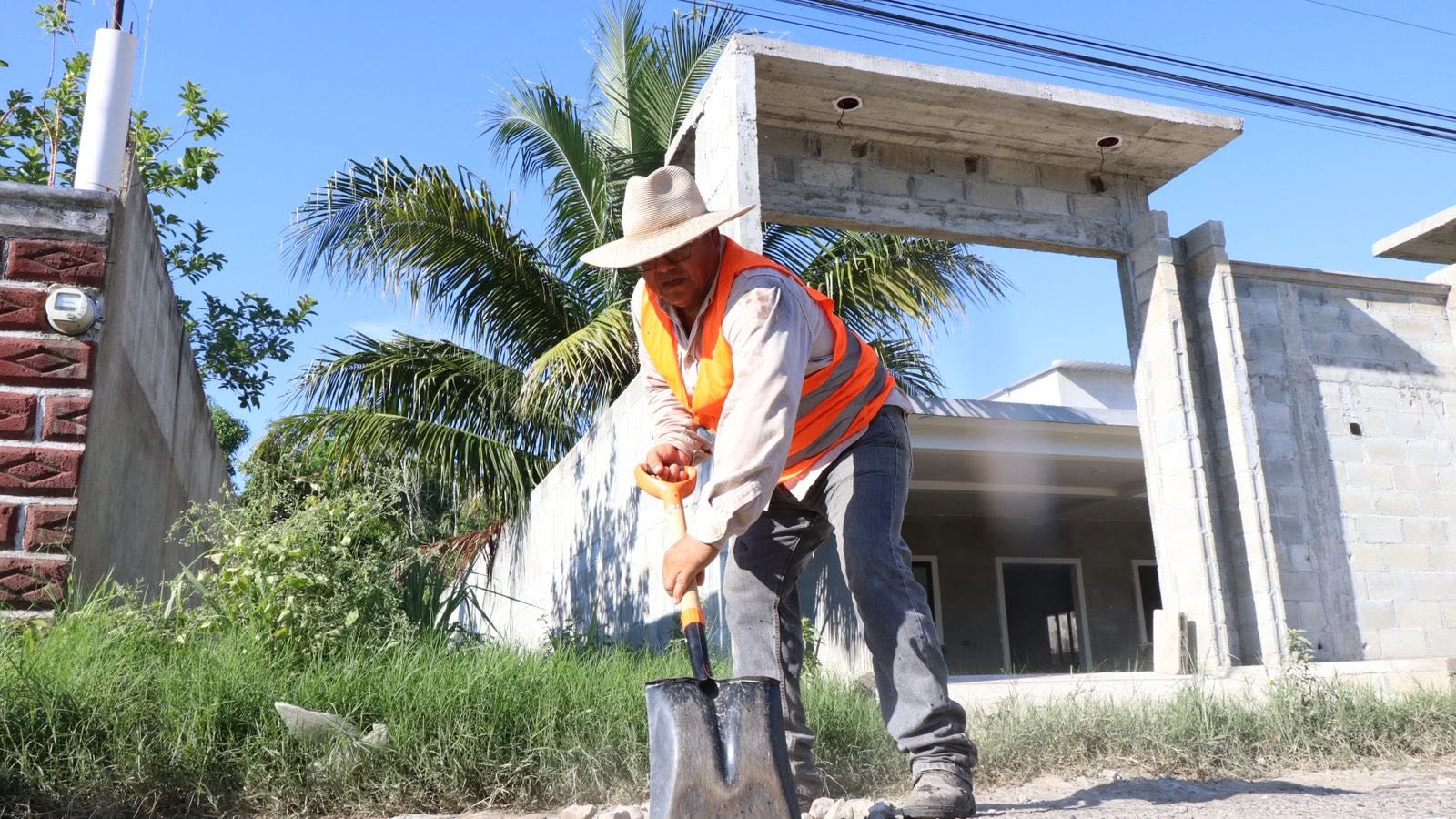 Realizan bacheo en avenida principal de Vainilla, Nacajuca