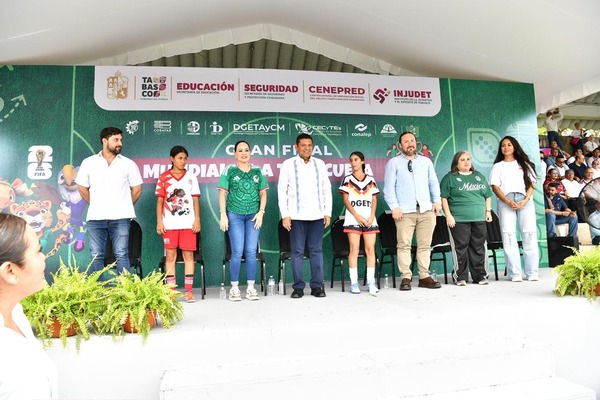Javier May clausura torneo “El Mundial va a tu Escuela”