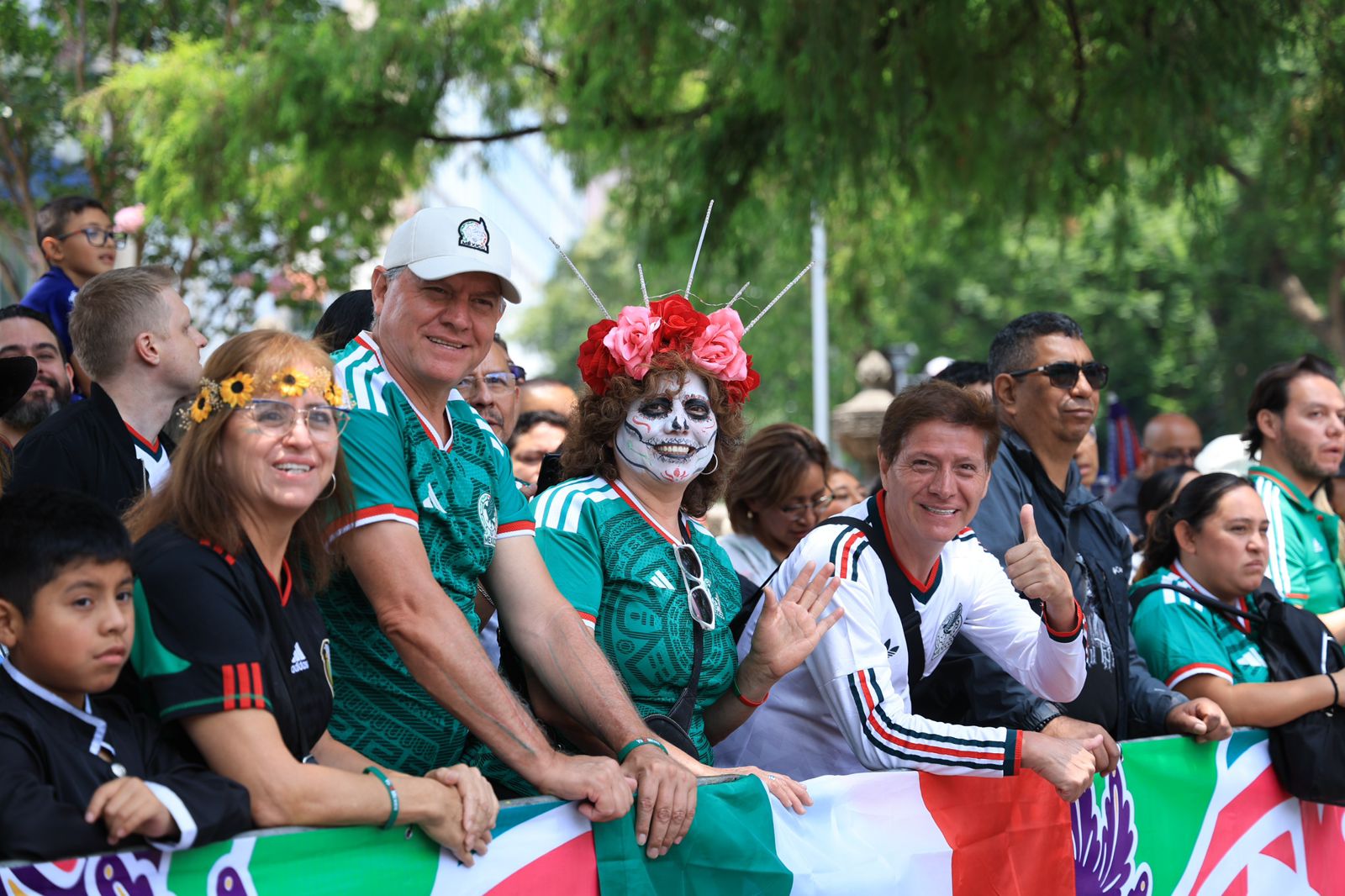 Gran Desfile Mundialista adelanta el Día de Muertos en Paseo de la Reforma