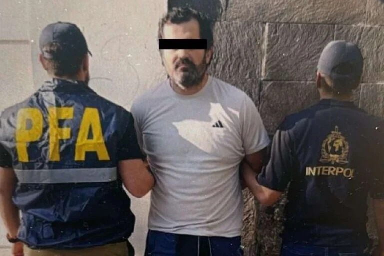 México pide extradición de excontralmirante por huachicol fiscal, pero sin pruebas