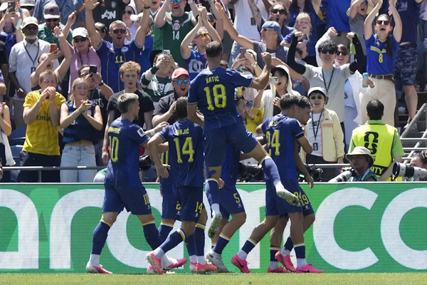Bosnia mantiene vivo el sueño mundialista