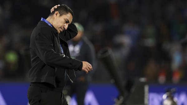 Pumas confirma la salida de Efraín Juárez como su DT