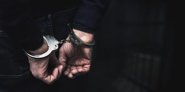 Capturan a hombre buscado por la justicia