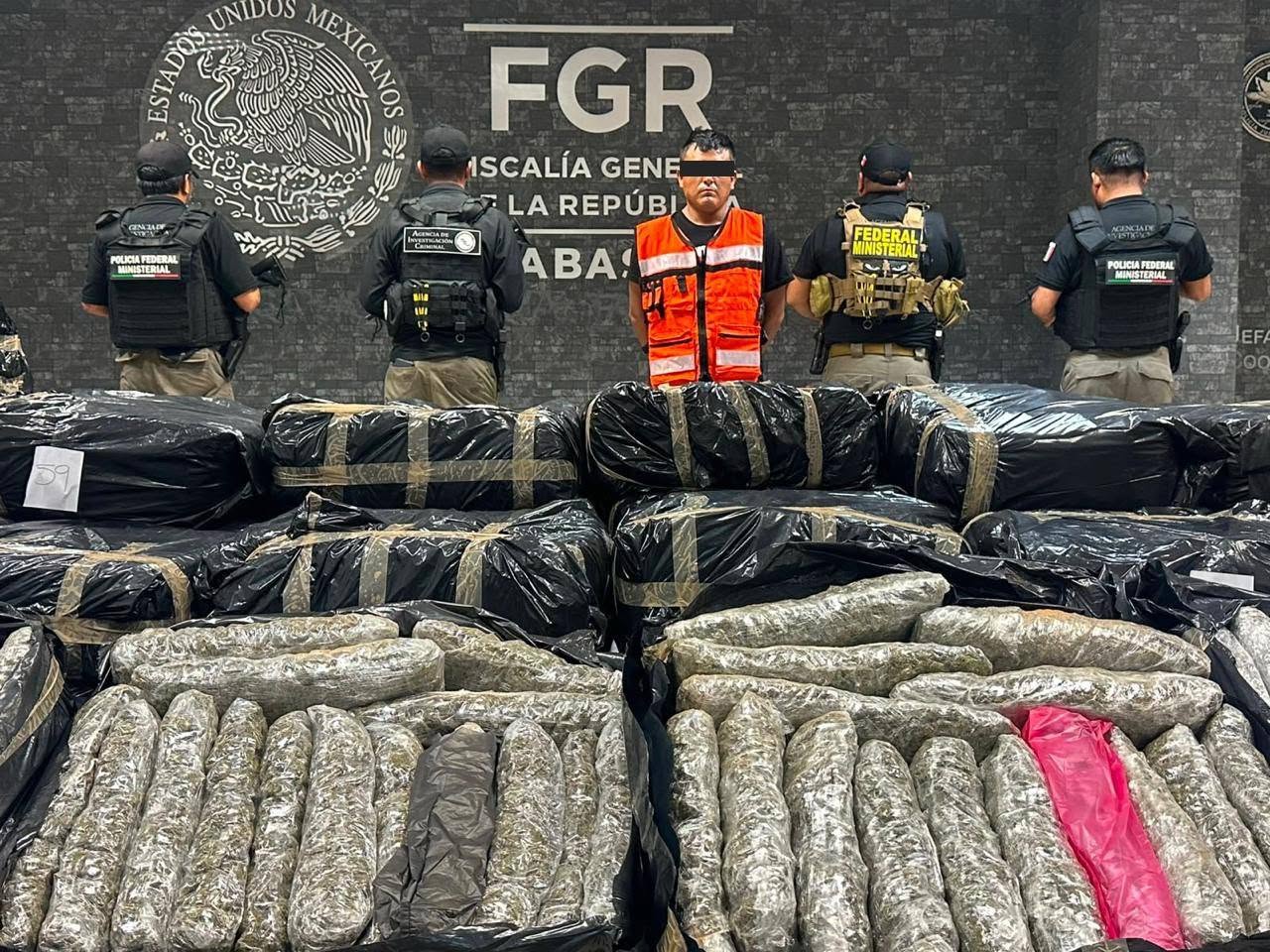 Aseguran más de una tonelada de presunta marihuana en Huimanguillo