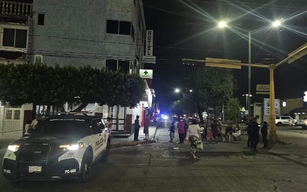 Vecinos bloquean calles por constantes apagones en Tapachula