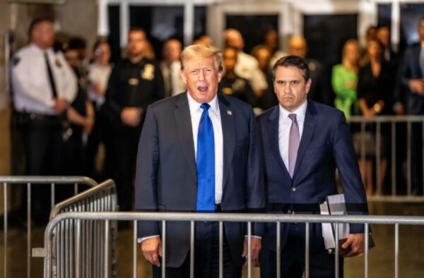 Trump plantea retirar temporalmente nominación de Todd Blanche
