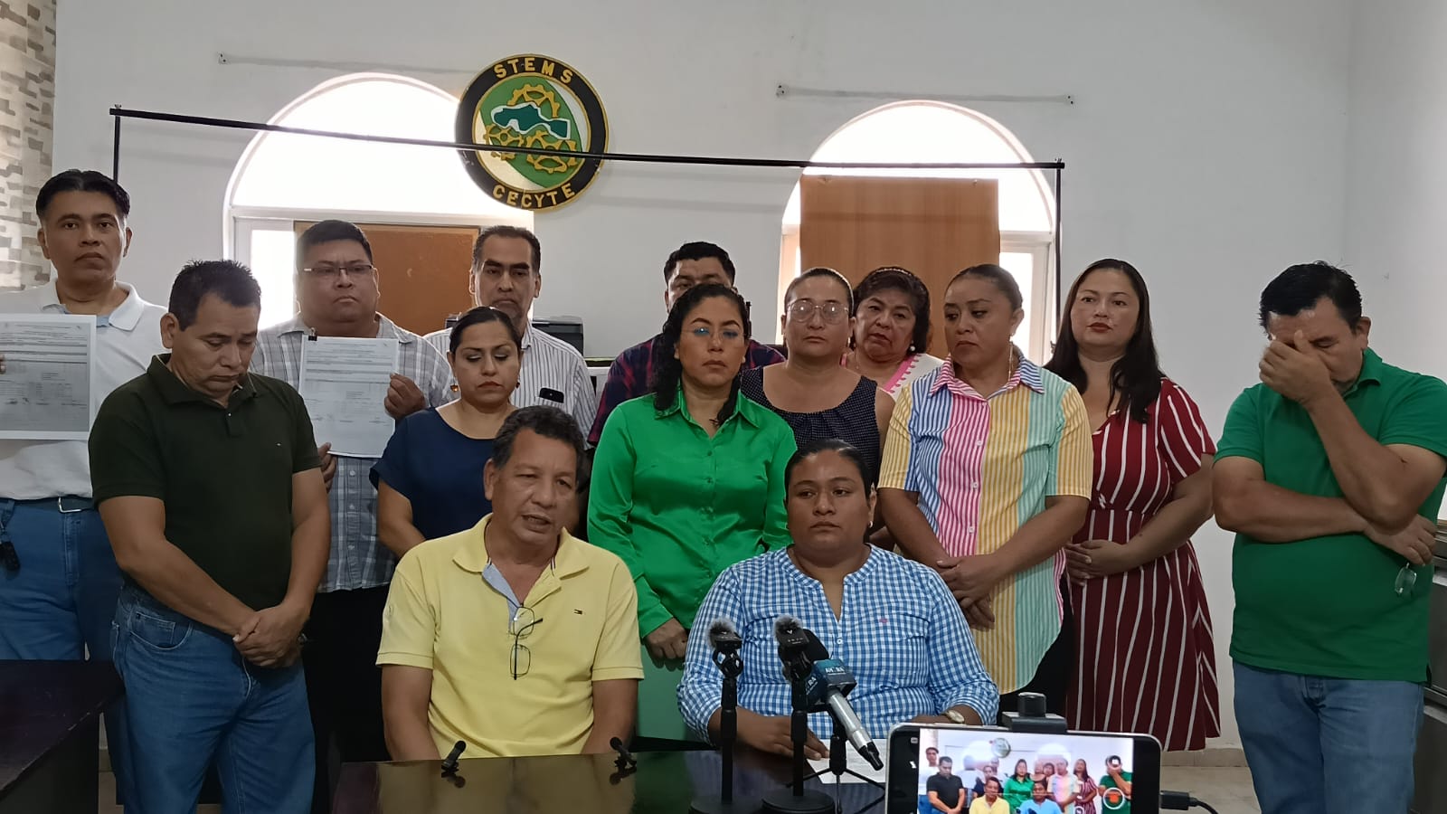 Docentes del CECyTE Tabasco denuncian presuntas amenazas y despojo de horas laborales