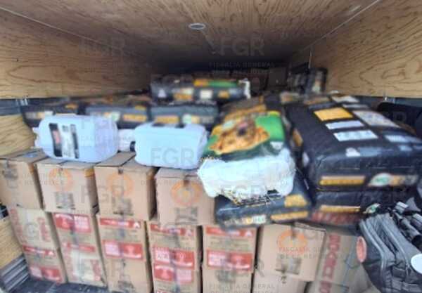 FGR investiga transporte ilegal de pirotecnia tras aseguramiento en Huimanguillo