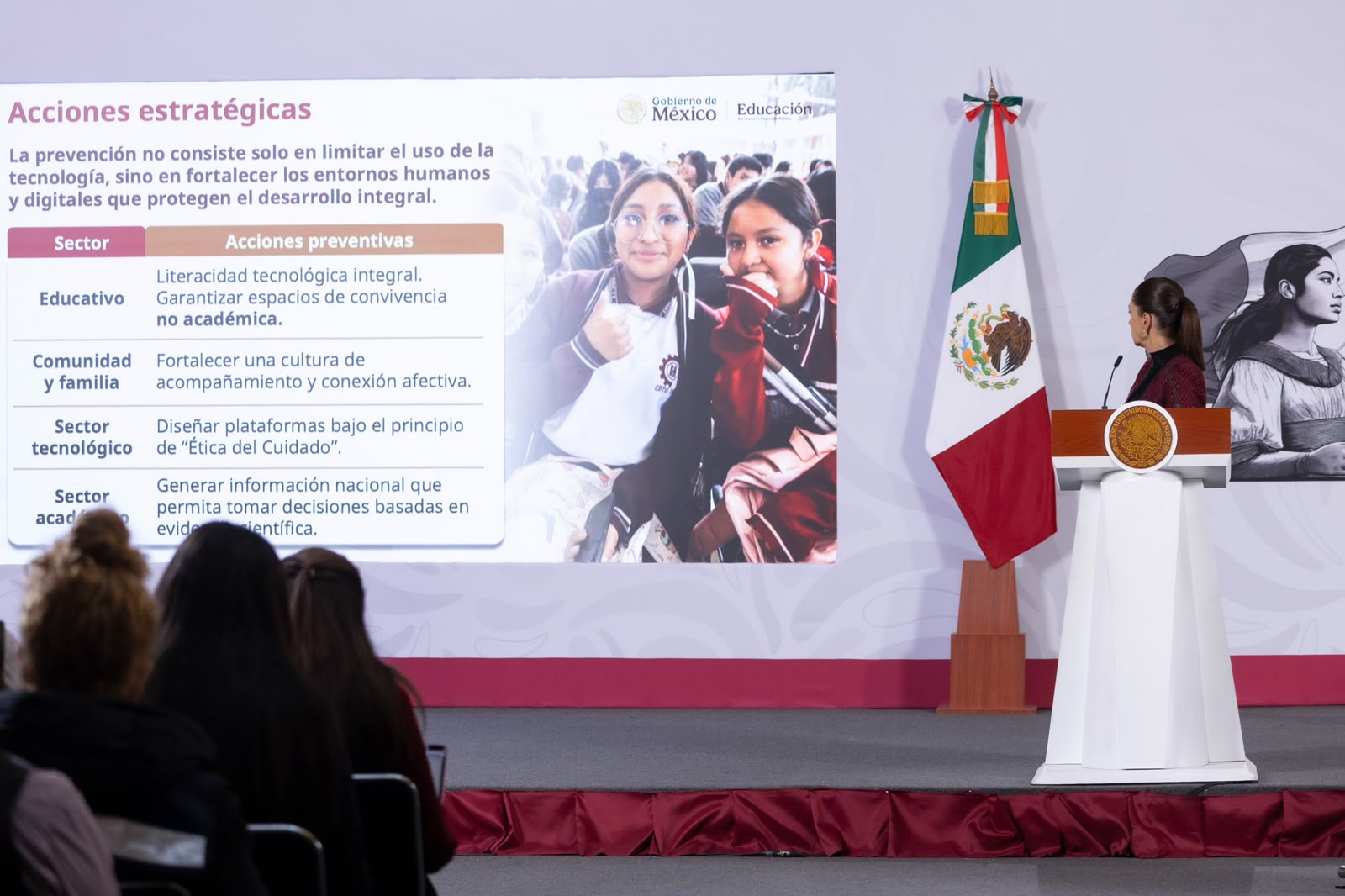 México abre el debate nacional para regular el uso de celulares e inteligencia artificial en las escuelas