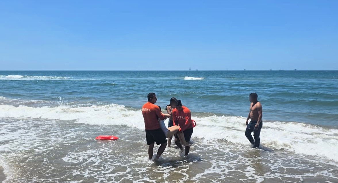 Marina rescata a cuatro turistas en playa de Paraíso