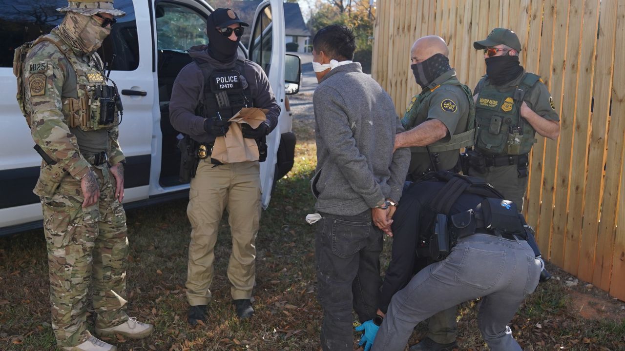 Latinos concentraron el 96 % de deportaciones en Estados Unidos en 2025
