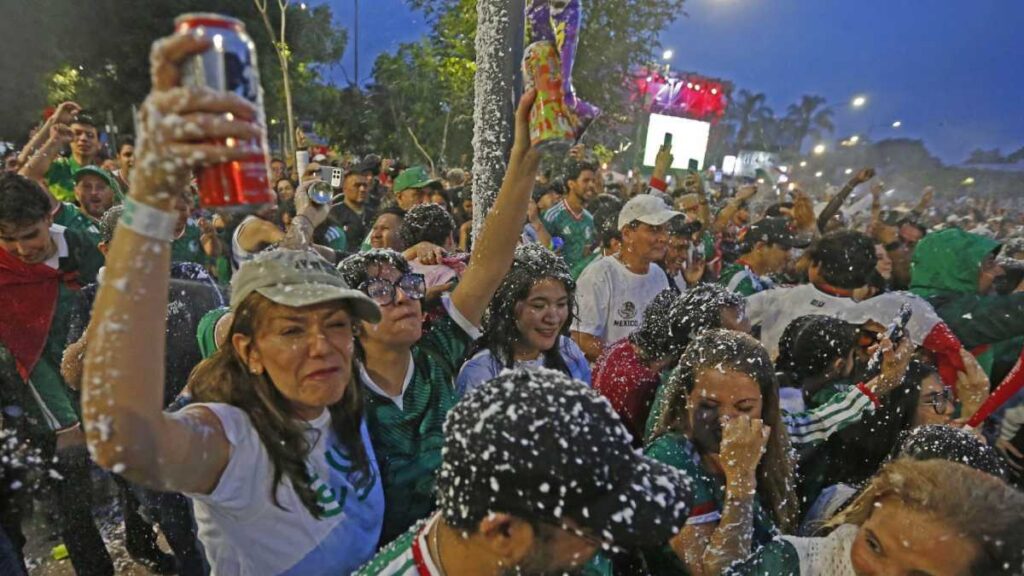ONGs exigen nueva política de alcohol en México tras cinco muertes por festejos del Mundial