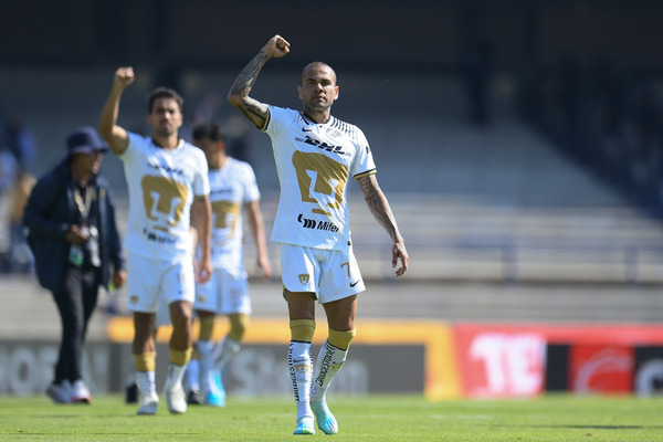 Dani Alves deberá pagar millonaria indemnización a Pumas