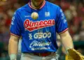 Seth Beer apoya con donativo a Caninos 911