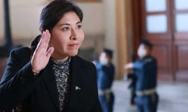 Betssy Chávez llega a México tras reanudarse relaciones con Perú