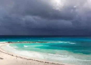 Onda tropical 26 dejará lluvias y calor extremo en Quintana Roo