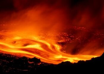 Erupción del Etna provoca caos aéreo en Sicilia
