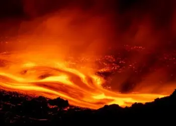 Erupción del Etna provoca caos aéreo en Sicilia