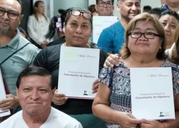 Infonavit libera hipotecas a 100 familias en QRoo