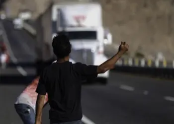 Ocho de cada diez robos a transportistas en México implican violencia, según reporte