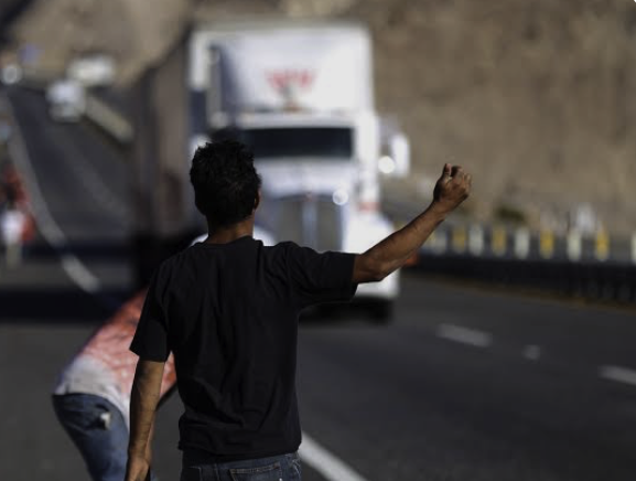 Ocho de cada diez robos a transportistas en México implican violencia, según reporte