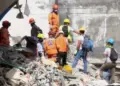 Terremoto de 7.7 en Indonesia deja ya 53 víctimas mortales